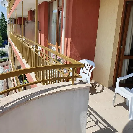 Ashton Hall - Sonnenstrand - Ost Apartament *